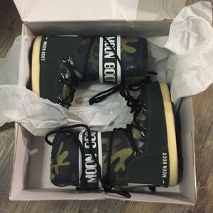 Camo moon boots